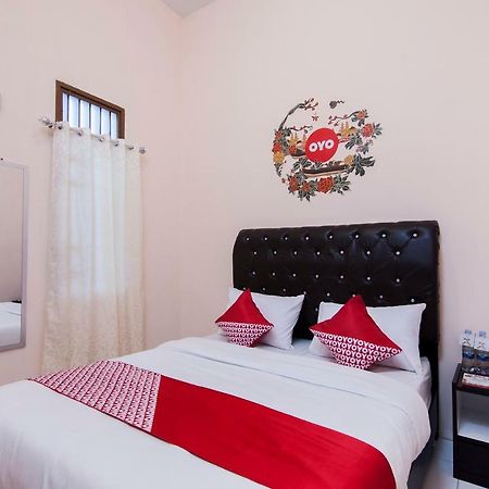 Oyo 885 Tangkul Residence Medan Buitenkant foto