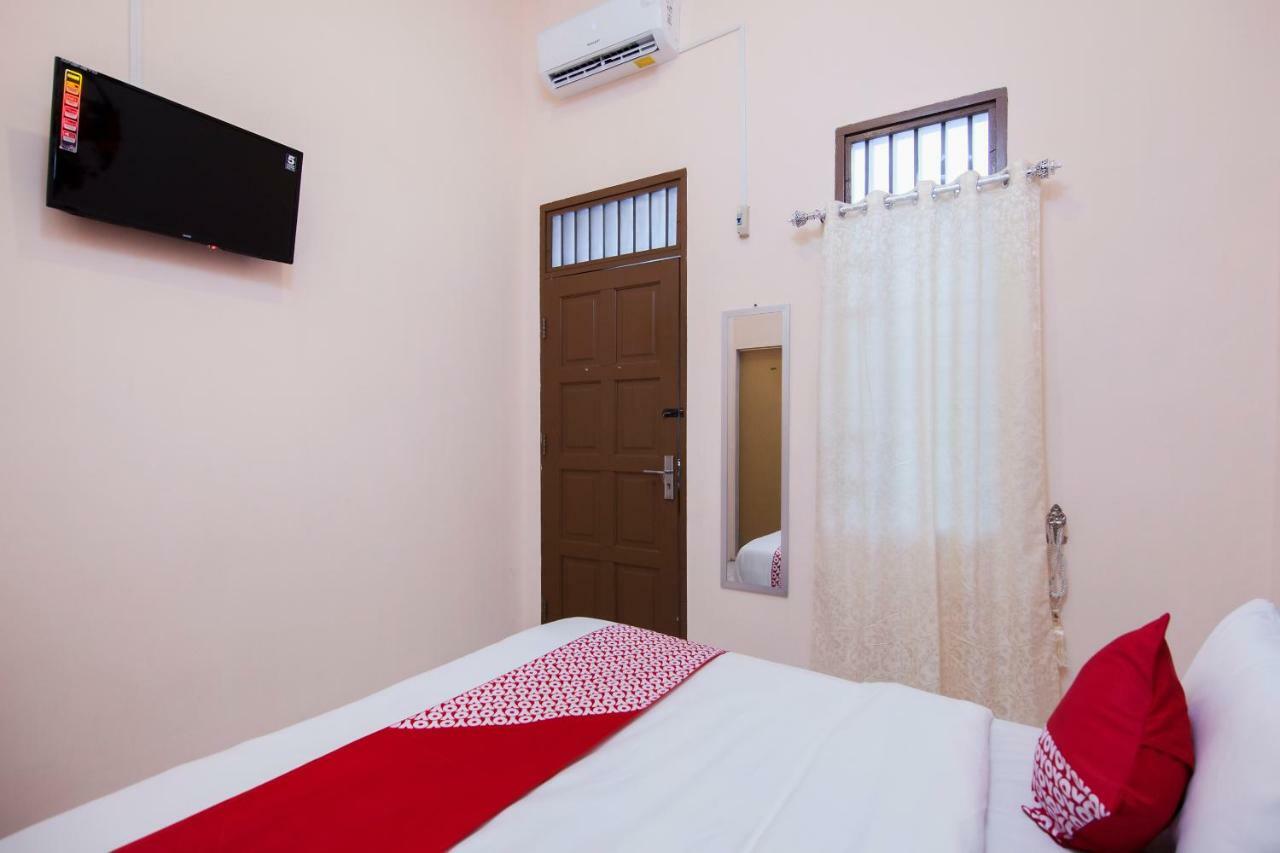 Oyo 885 Tangkul Residence Medan Buitenkant foto