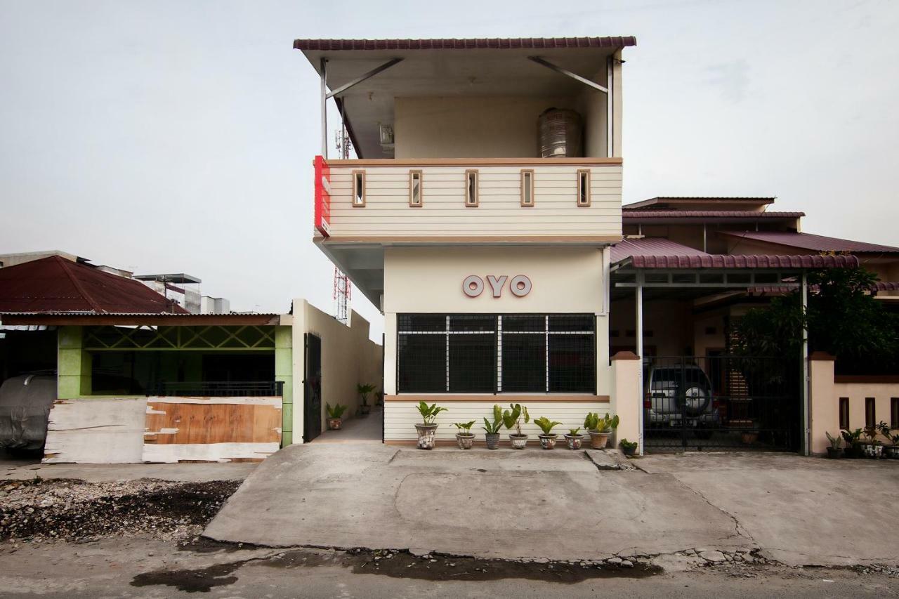 Oyo 885 Tangkul Residence Medan Buitenkant foto