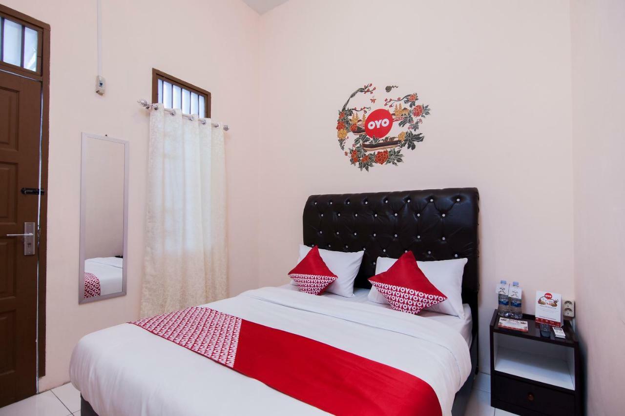 Oyo 885 Tangkul Residence Medan Buitenkant foto