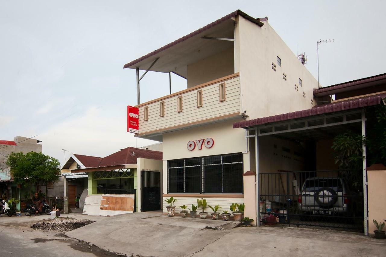 Oyo 885 Tangkul Residence Medan Buitenkant foto