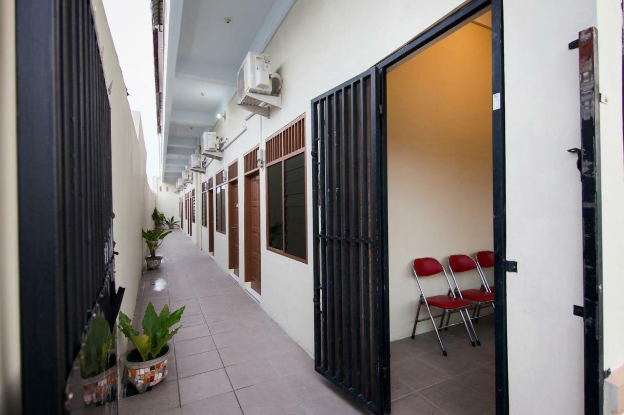 Oyo 885 Tangkul Residence Medan Buitenkant foto