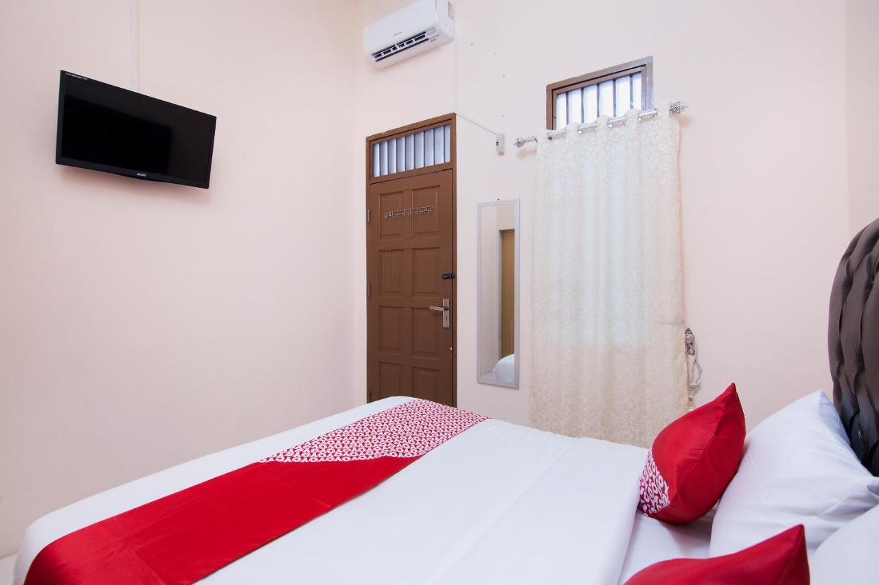 Oyo 885 Tangkul Residence Medan Buitenkant foto