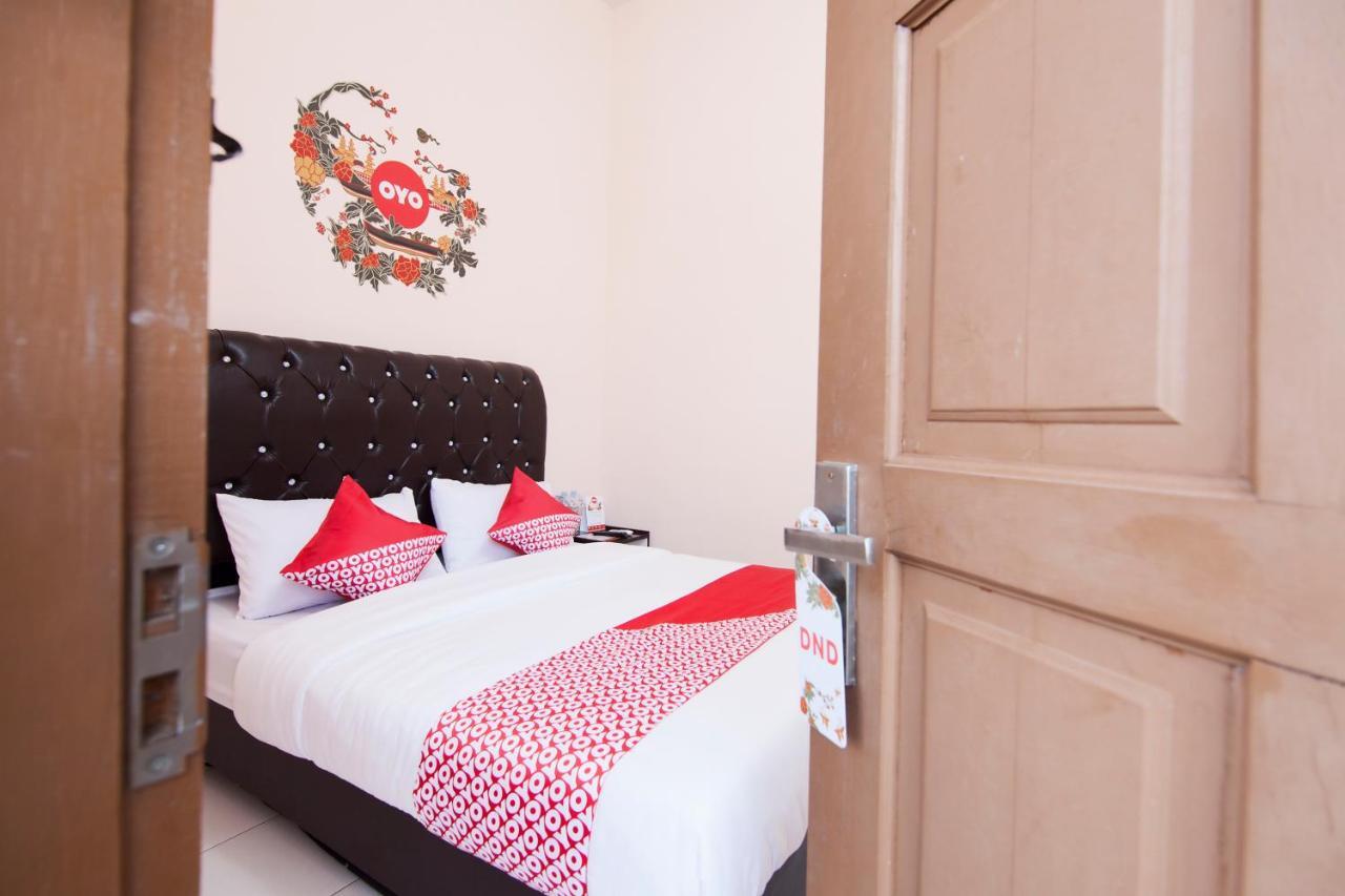 Oyo 885 Tangkul Residence Medan Buitenkant foto