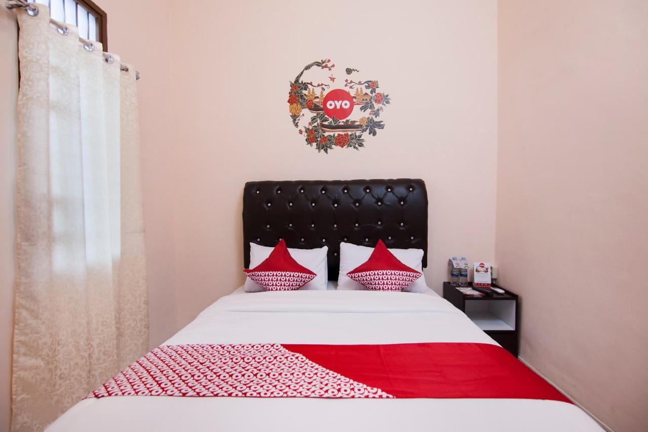 Oyo 885 Tangkul Residence Medan Buitenkant foto